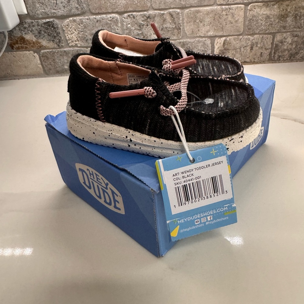 Hey Dude Wendy toddler size 5 in Black